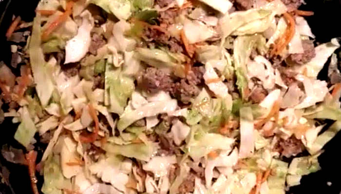 Egg Roll in a Bowl: Egg Roll Filling Dish with Cabbage, Ground Sausage and Chopped Vegetables